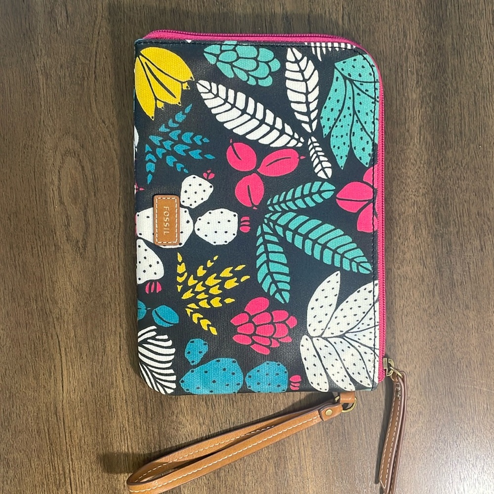 Fossil Wristlet